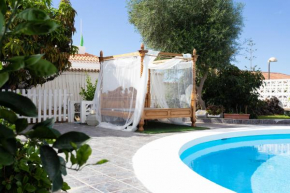 Bungalow Palm Mar with pool and garden